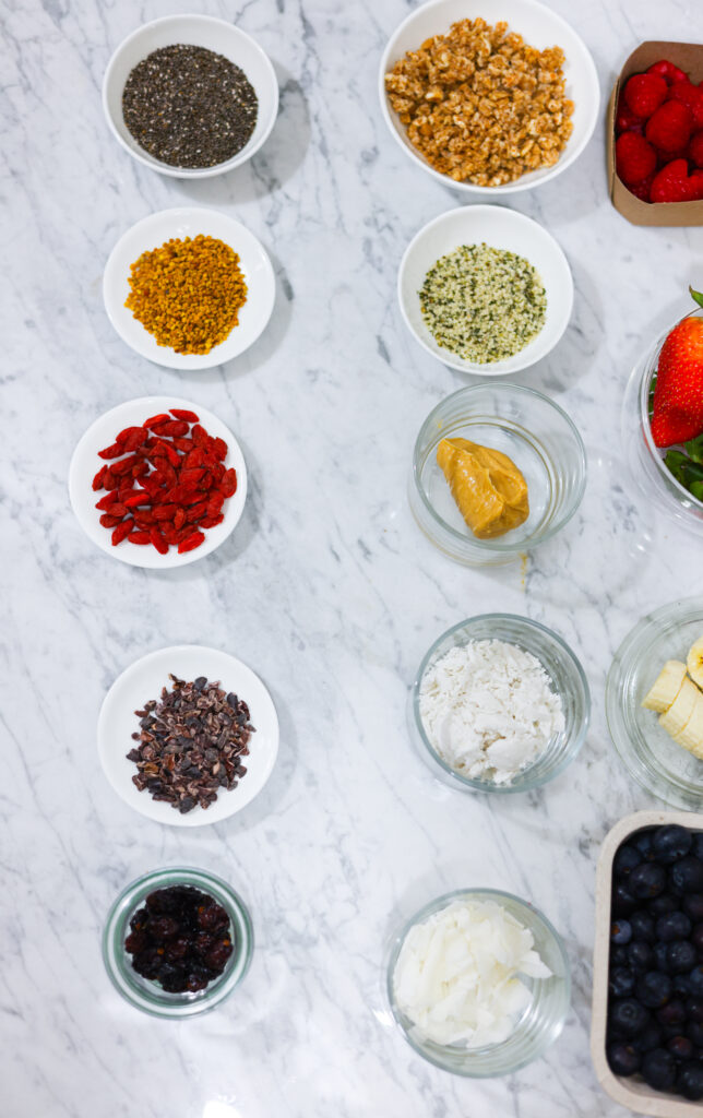 In this photo, you can see an açai bowl ingredients