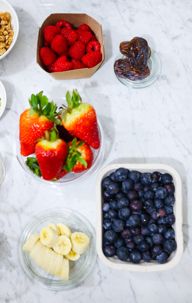 In this photo, you can see an açai bowl ingredients