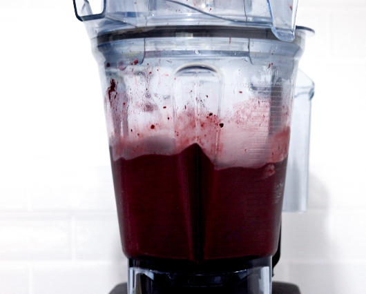 In this photo, you can see an açai bowl in the vitamix