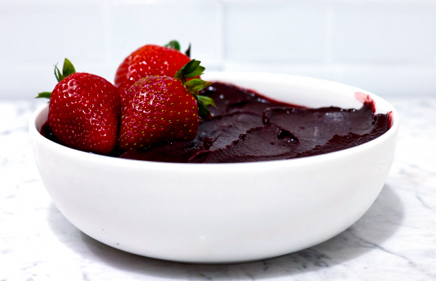 In this photo, you can see an açai bowl