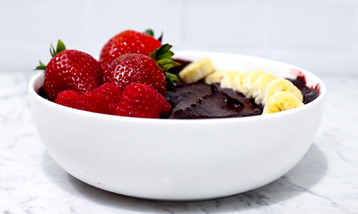 In this photo, you can see an açai bowl