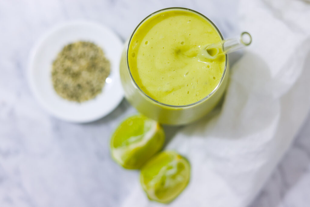 In this picture you can see the mango avocado smoothie. As decoration you can see an organic lime in front of the crystal glass.