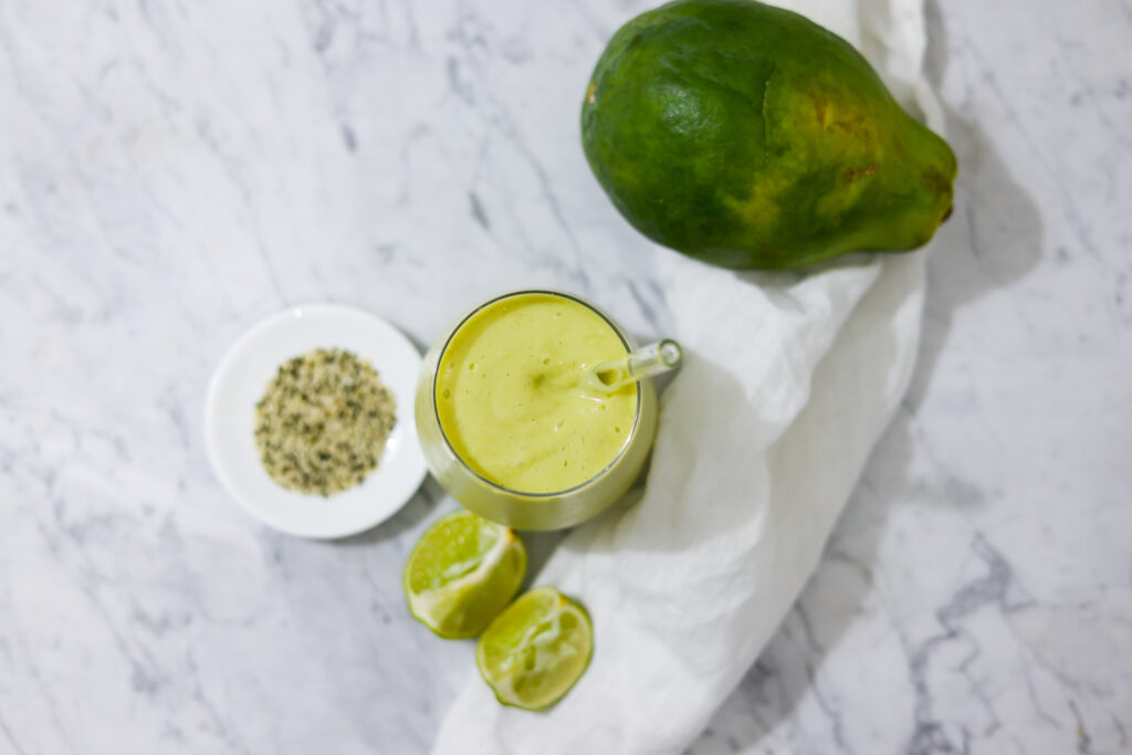 In this picture you can see the mango avocado smoothie. As decoration you can see an organic lime in front of the crystal glass.