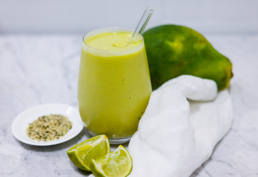 In this picture you can see the mango avocado smoothie. As decoration you can see an organic lime in front of the crystal glass.