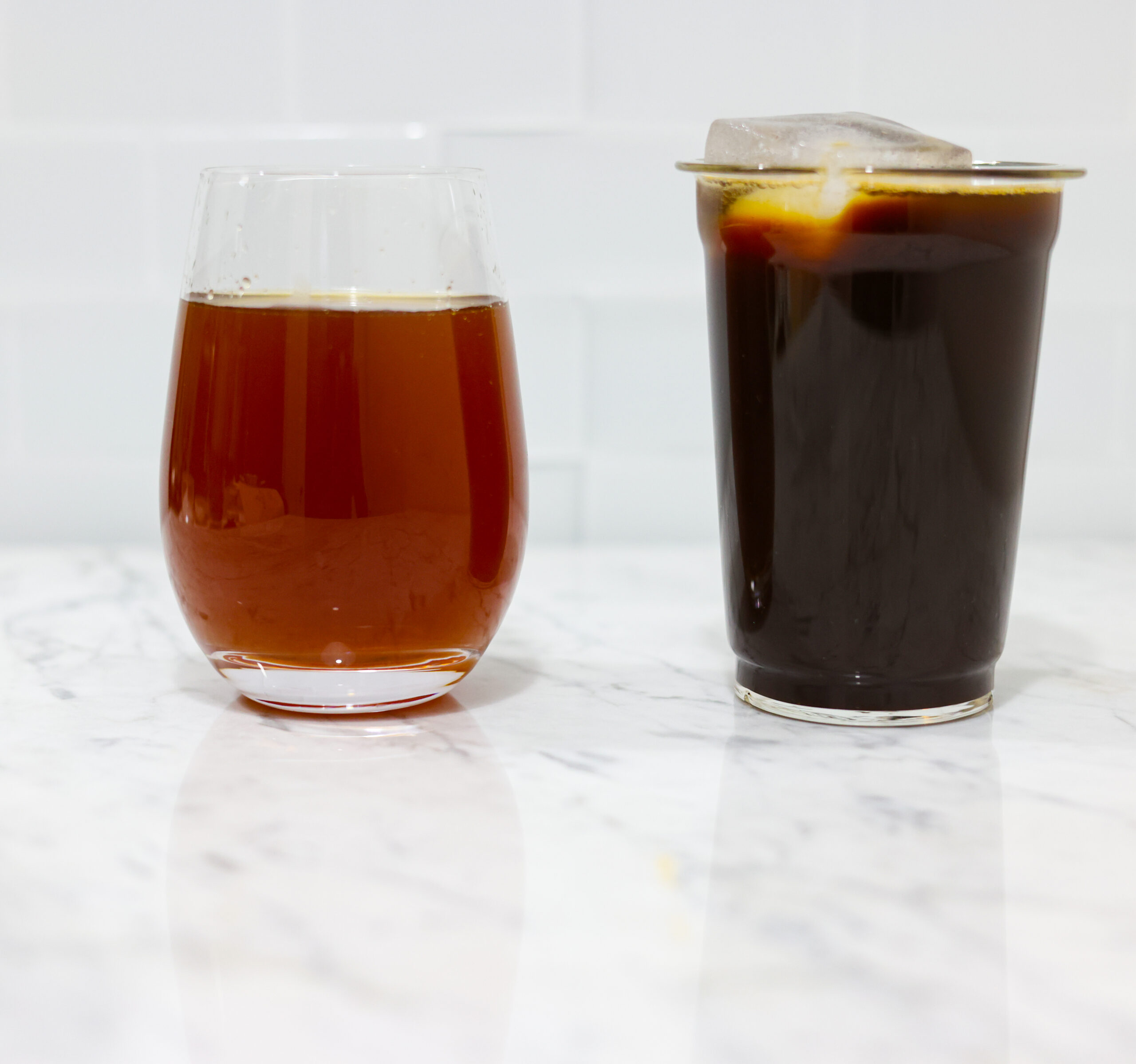 In this picture you can see a Cold-Brewed Coffee vs. Iced Coffee

https://thefiercelifestyle.com/cold-brewed-coffee-vs-iced-coffee/